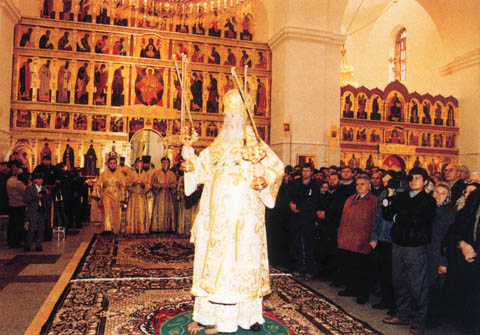 Торжественный молебен в Спасо-Преображенском соборе совершает Патриахр Московский и Всея Руси Алексий Второй
